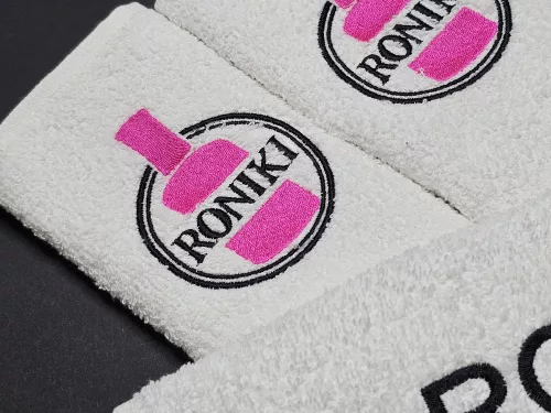 Roniki logózott törölköző